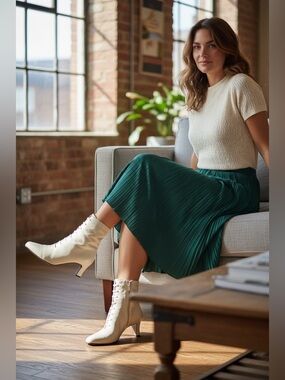 Mister Shoes Cream Lace-Up Ankle Booties - Size 10